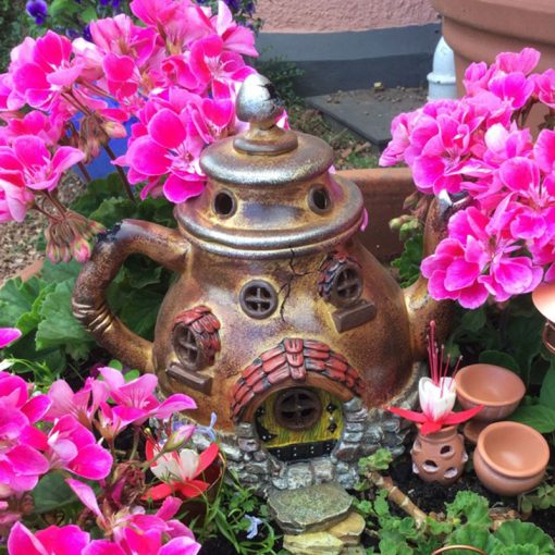 Tea Pot House in Gold with pink flowers